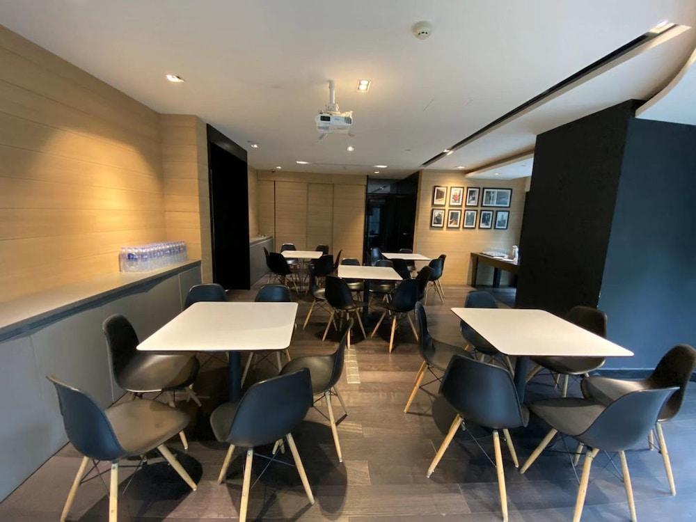Citadines South Chengdu Aparthotel Exterior photo